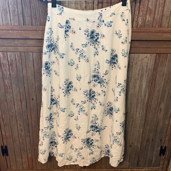 Women’s a.n.a White Blue Floral Midi Fully Lined Coastal Summer Side Slit Skirt - Picture 5 of 6